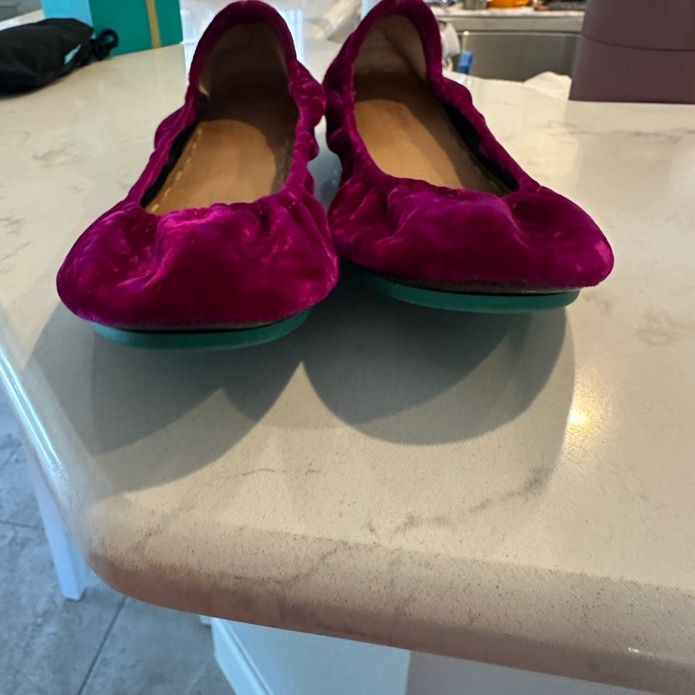 VGUC Tieks Tyrian Velvet Flats - Picture 6 of 11